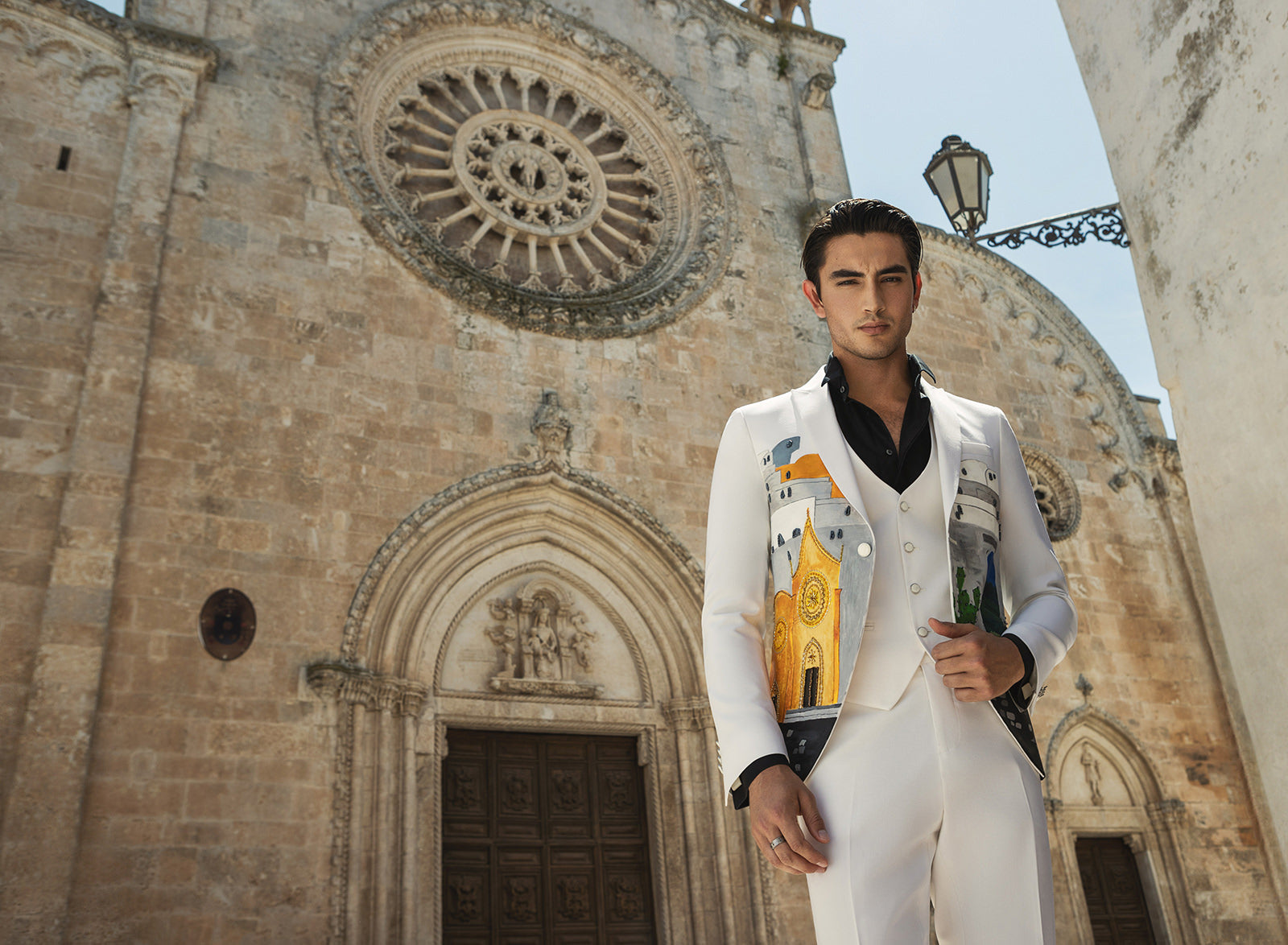 Abito da sposo 2026, modello Ostuni, collezione Andrea Versali
