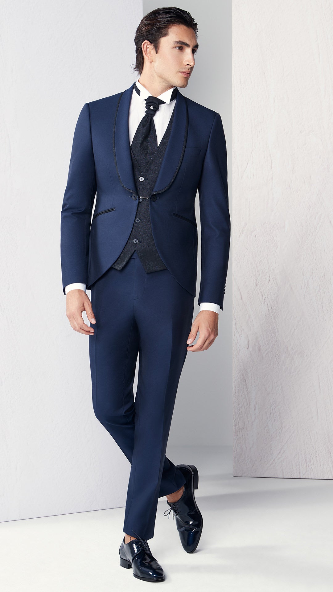 Abito da sposo 2026 slim blu notte, collezione Andrea Versali