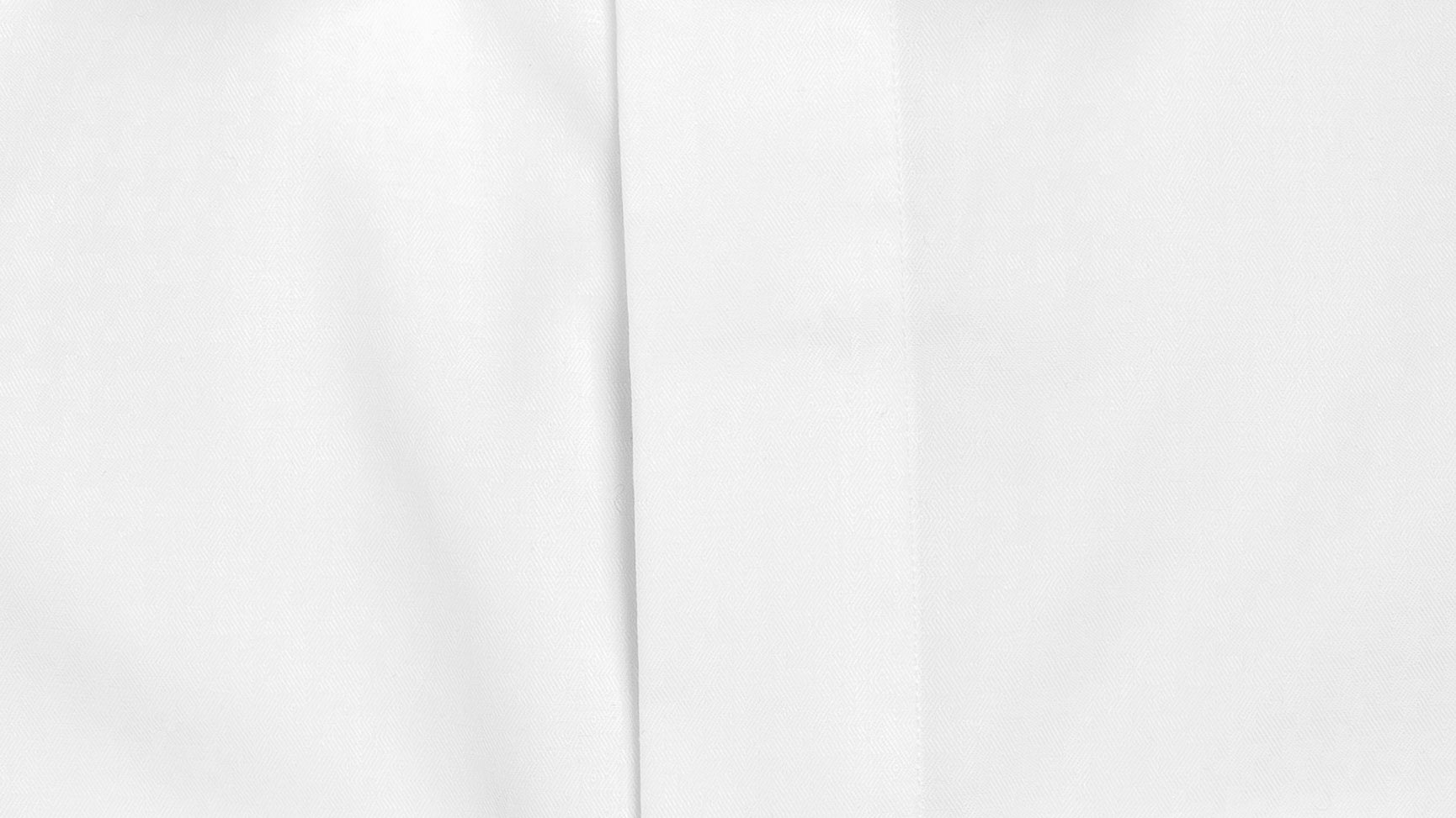 Camicia da cerimonia uomo spigata bianca, collezione Andrea Versali, dettaglio del tessuto